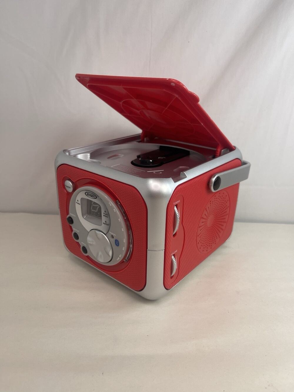 Jensen CD-555RS Portable Stereo CD Player Bluetooth FM Radio AUX Red Silver Cube